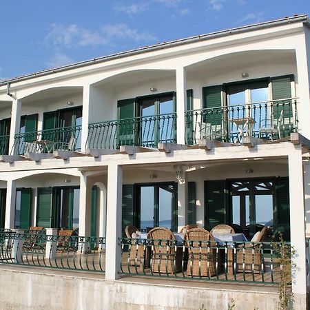 Villa Berg ماسلينيتسا المظهر الخارجي الصورة